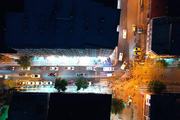 Kars'ta darbe girişimi gecesi yollara konulan iş makineleriyle konvoy oluşturuldu G5