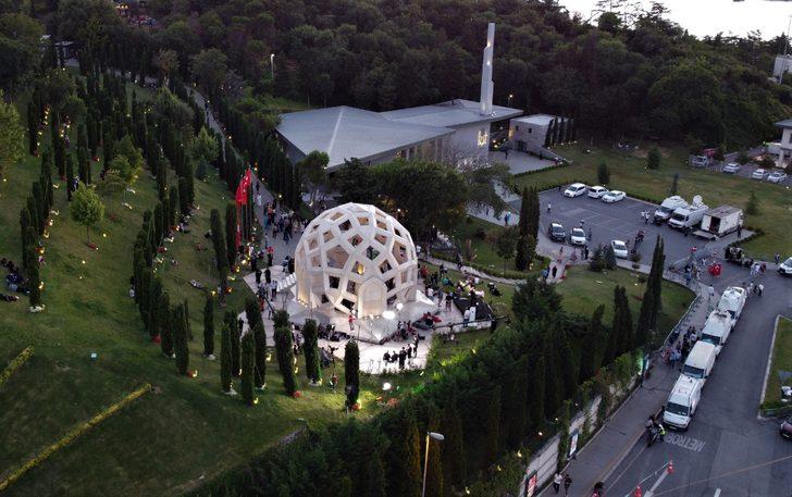 15 Temmuz Şehitler Anıtı'na ziyaretler sürüyor G5