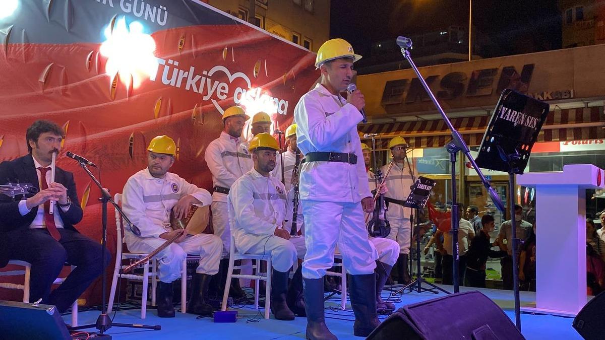 Zonguldak'ta madencilerden "15 Temmuz Demokrasi ve Milli Birlik G&uuml;n&uuml;"ne &ouml;zel konser