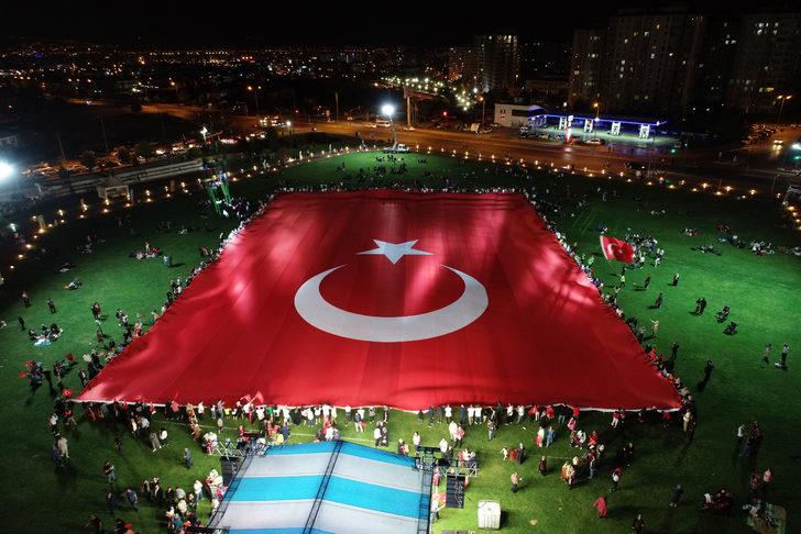 Kayseri'de dev Türk bayrağı açıldı G3