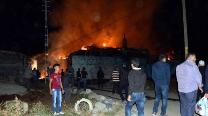 Alevlerin sardığı Güzelova köyünde can pazarı