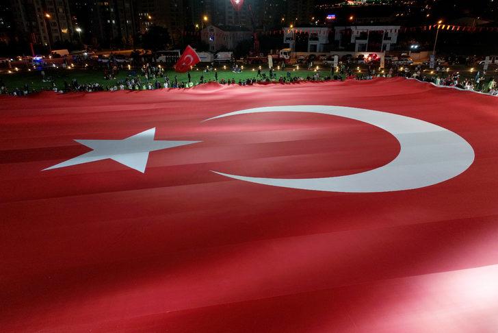 Kayseri'de dev Türk bayrağı açıldı G5