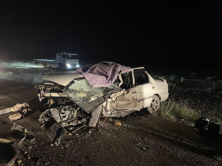 Aksaray'da kamyonet ile çarpışan otomobilin sürücüsü öldü, 6 kişi yaralandı G2