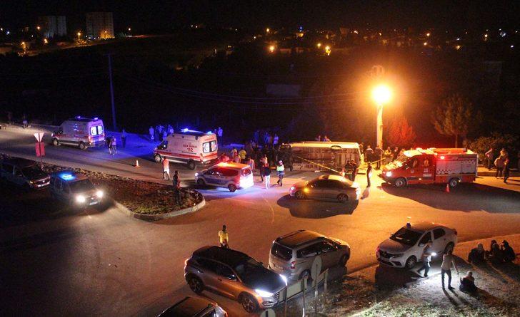 GÜNCELLEME - Uşak'ta minibüs devrildi, 1 kişi öldü, 14 kişi yaralandı G2