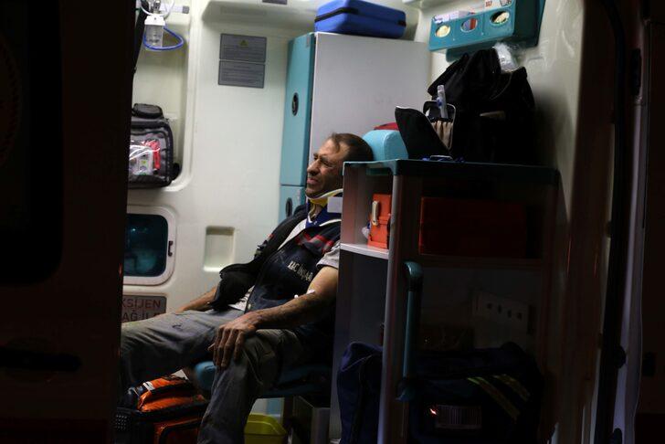 GÜNCELLEME - Uşak'ta minibüs devrildi, 1 kişi öldü, 14 kişi yaralandı G5