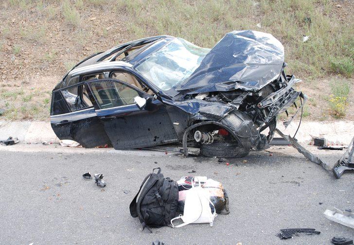 Tuzla'da devrilen otomobilde aynı aileden 4 kişi yaralandı G3