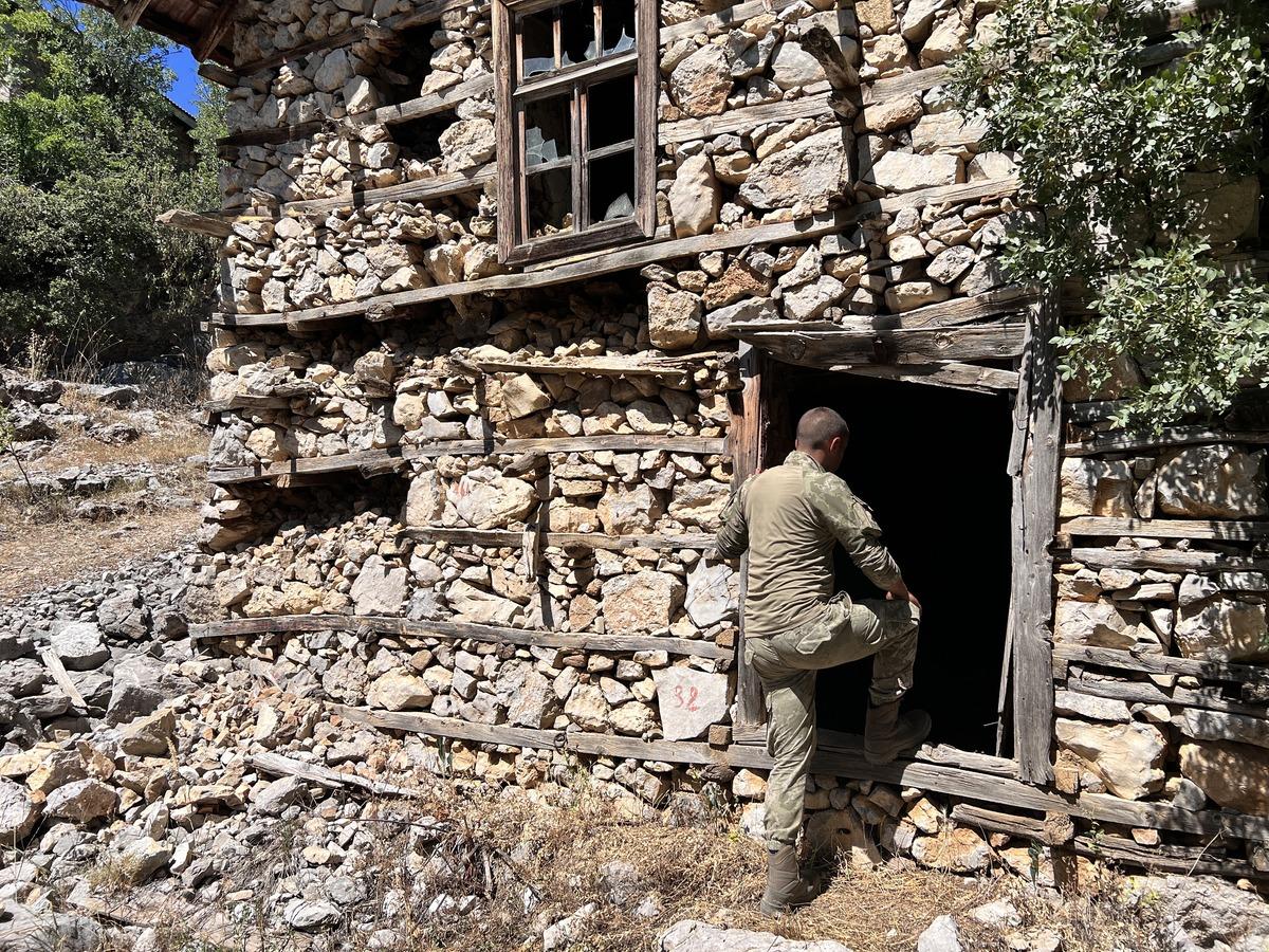 Antalya'da kayıp kadını arama &ccedil;alışmaları s&uuml;r&uuml;yor