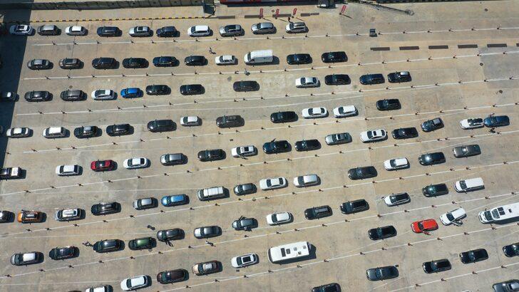 Yıllık izinlerini memleketlerinde geçirecek gurbetçiler vatanlarına ulaşmanın mutluluğunu yaşıyor G4