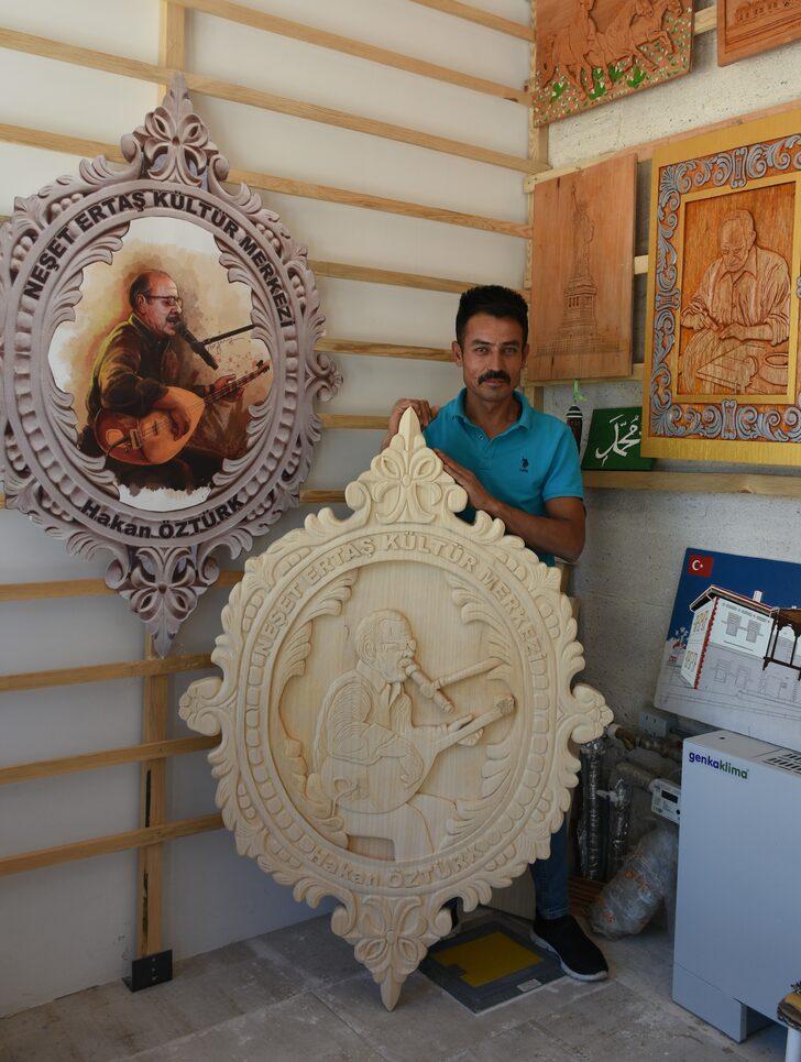 Köyünde başladığı ahşap el oymacılığını Kırşehir'deki zanaatkarlar çarşısında yaşatıyor G5