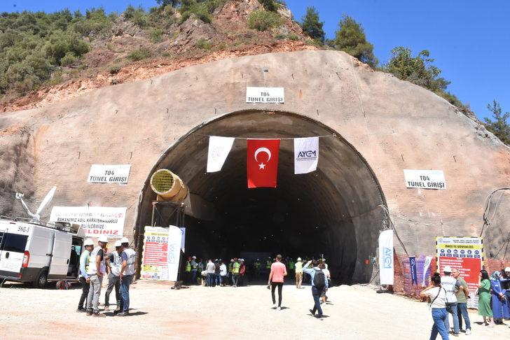 Osmaneli-Bursa-Bandırma-Balıkesir Hızlı Tren Hattı T04 Tüneli Işık Görme Töreni (1) G2