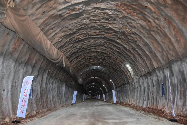 Osmaneli-Bursa-Bandırma-Balıkesir Hızlı Tren Hattı T04 Tüneli Işık Görme Töreni (1) G3