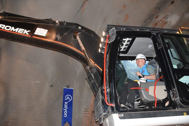 Osmaneli-Bursa-Bandırma-Balıkesir Hızlı Tren Hattı T04 Tüneli Işık Görme Töreni (1) G5