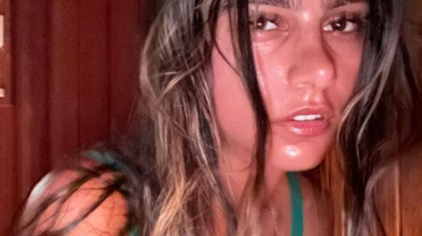 Eski yetişkin film yıldızı Mia Khalifa, tatil paylaşımlarıyla nefes kesti! Üzerindeki her şeyi çıkartıp kendisini havuza attı