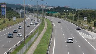 Bayram tatilinden dönenler Anadolu Otoyolu'nun Bolu geçişinde akıcı yoğunluk oluşturuyor