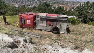 Kayseri'de itfaiye aracının devrilmesi sonucu 4 itfaiye eri yaralandı