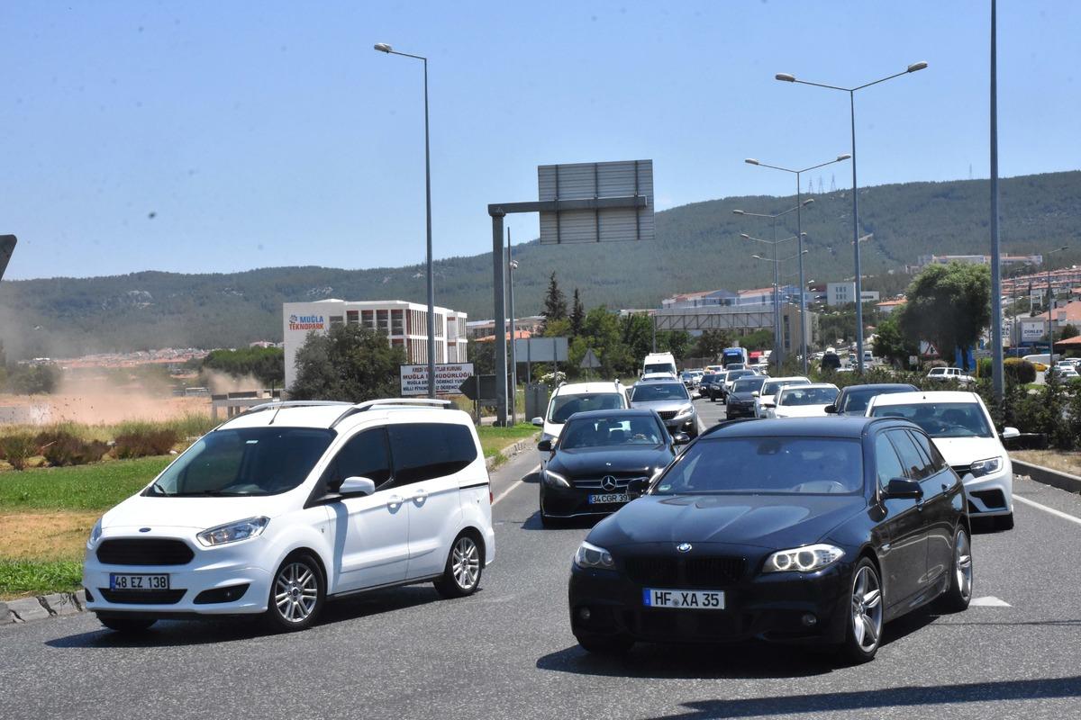 Muğla'da tatilciler d&ouml;n&uuml;ş yolunda yoğunluk oluşturdu