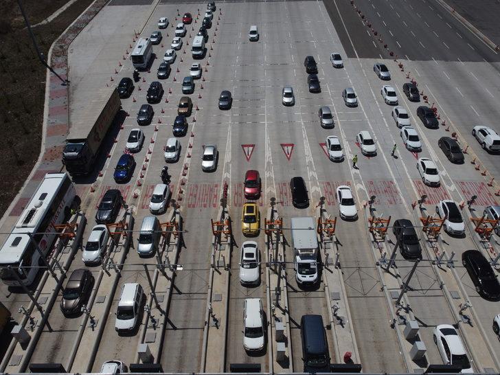 İstanbul-İzmir Otoyolu'nda hafta sonunda tatil dönüşü yoğunluğu yaşandı G4