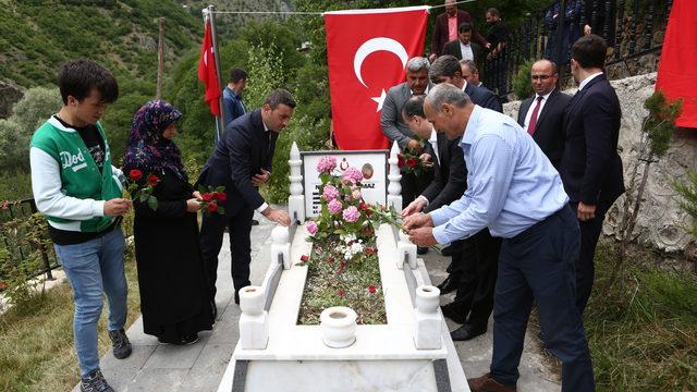Şehit öğretmen Necmettin Yılmaz kabri başında anıldı
