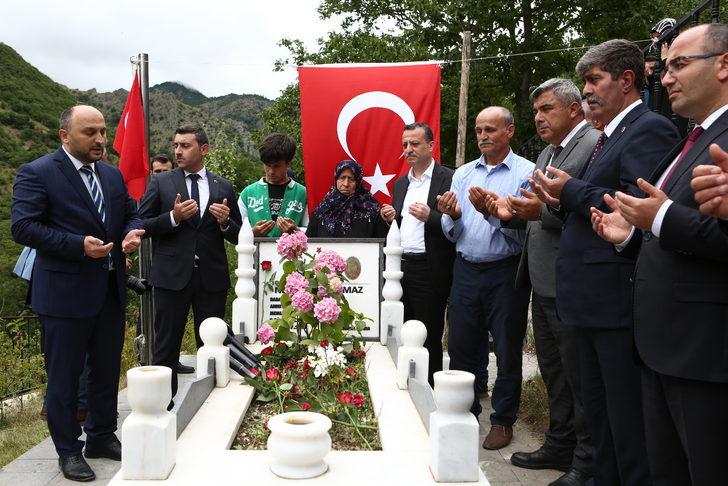 Şehit öğretmen Necmettin Yılmaz kabri başında anıldı G3