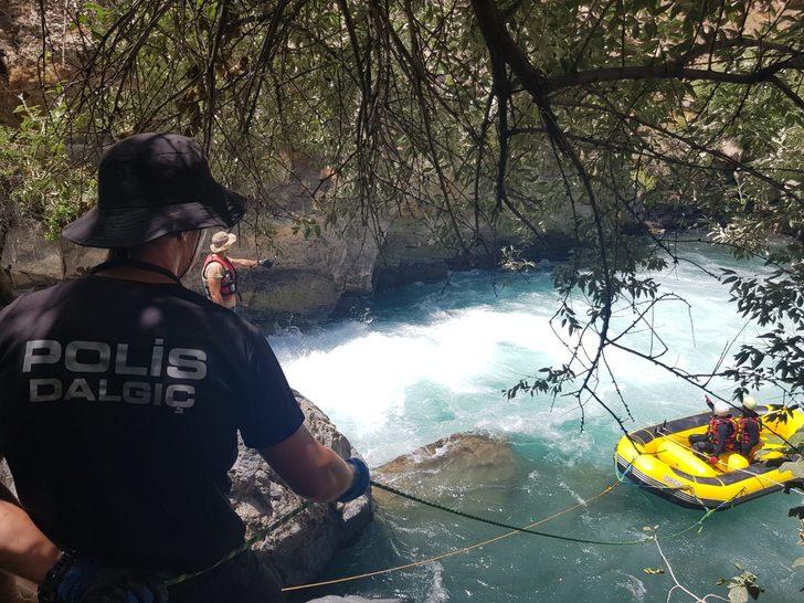 Müküs Çayı'na düşen hemşireyi arama çalışmaları su altı kamerasıyla sürüyor G2