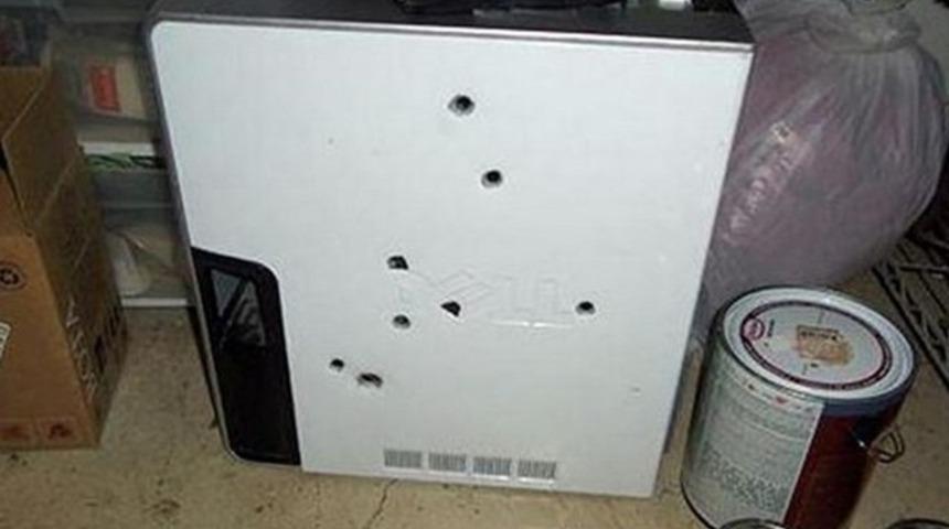 Bilgisayarına kızıp, kurşun yağdırdı