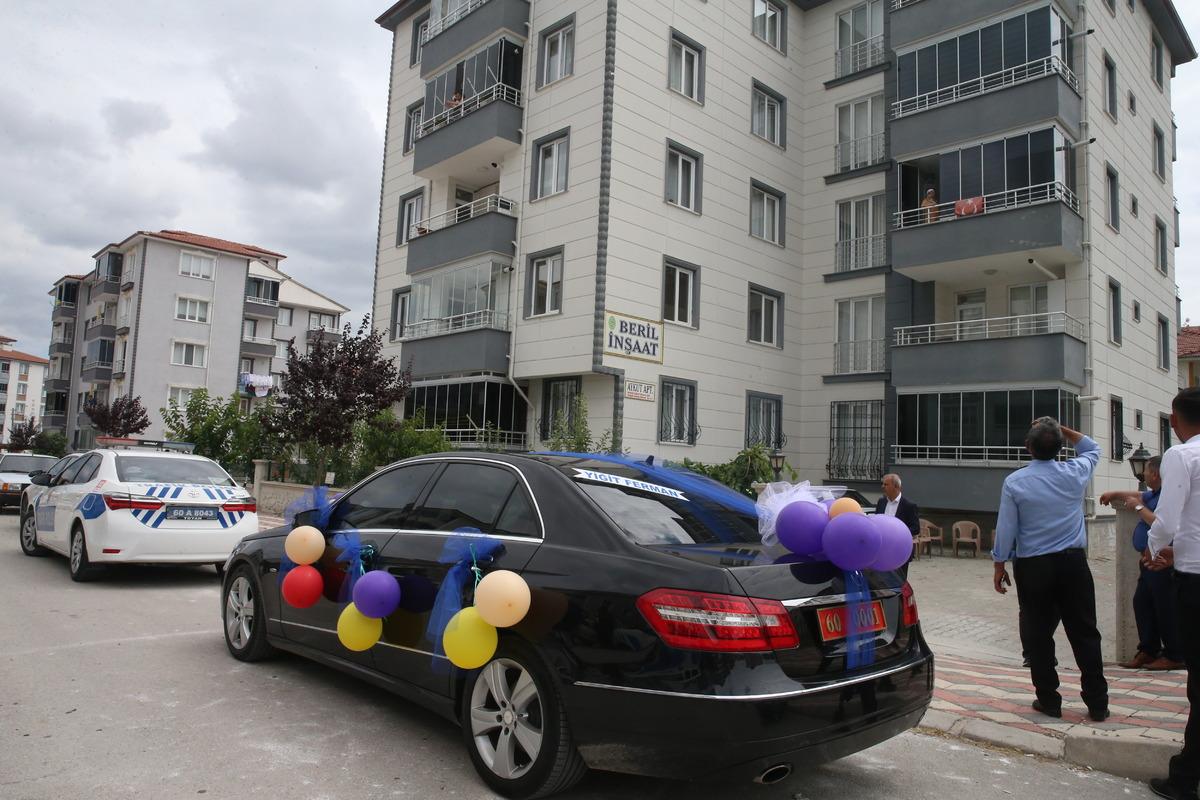 Tokat Valiliğinin makam aracı şehit oğlunun s&uuml;nnet aracı oldu