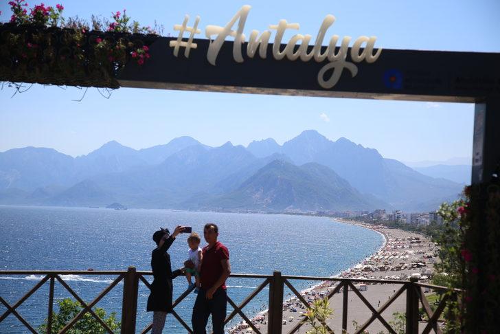 Antalya sahillerinde bayram tatili yoğunluğu sürdü G1