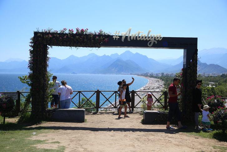 Antalya sahillerinde bayram tatili yoğunluğu sürdü G3