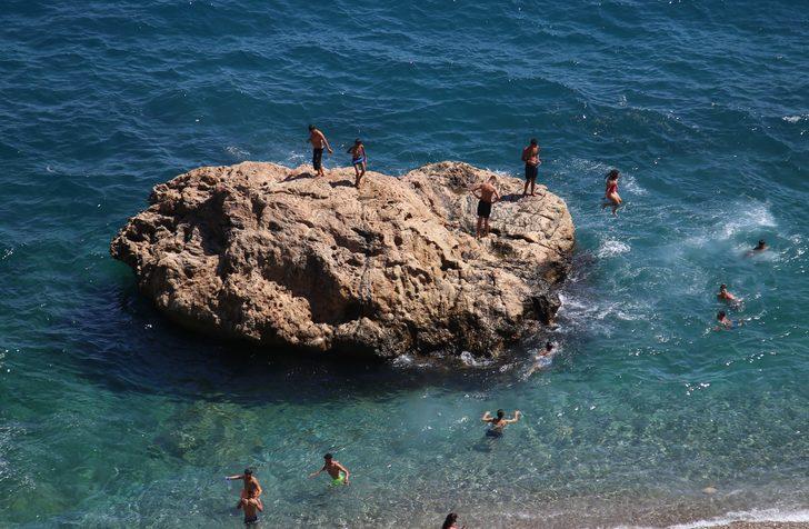 Antalya sahillerinde bayram tatili yoğunluğu sürdü G4