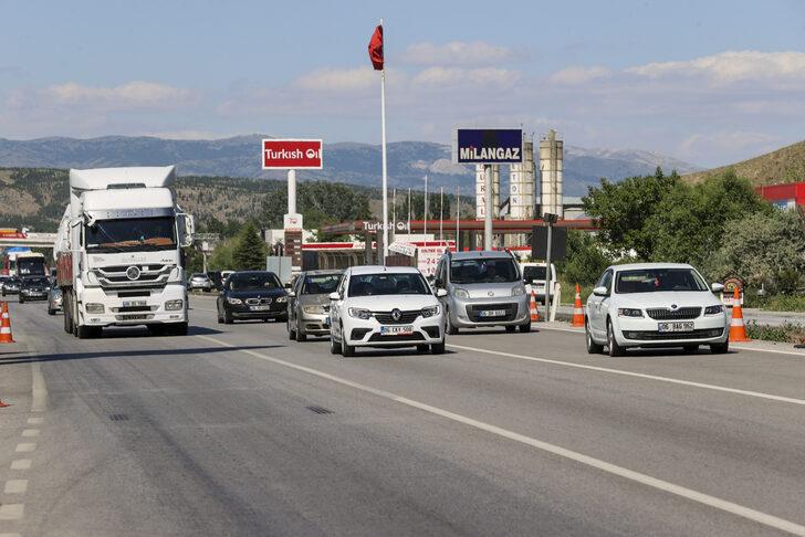Tatilcilerin dönüş trafiği hızlandı G4