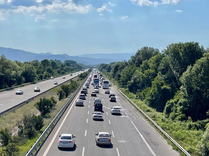 Anadolu Otoyolu'nda tatil dönüşü yoğunluğu yaşanıyor G1