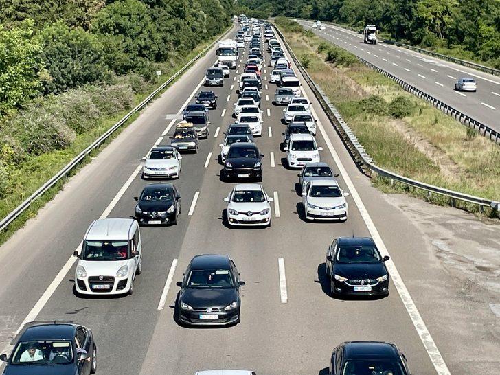 Anadolu Otoyolu'nda tatil dönüşü yoğunluğu yaşanıyor G3