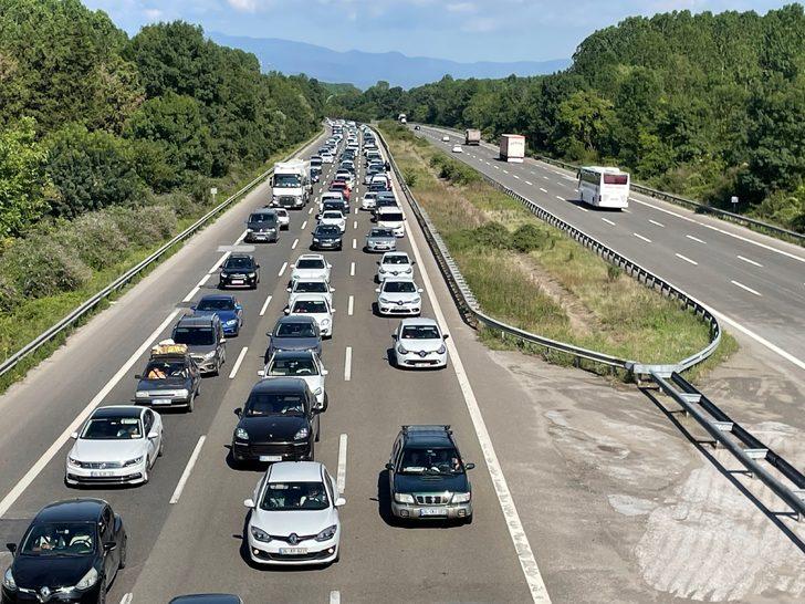 Anadolu Otoyolu'nda tatil dönüşü yoğunluğu yaşanıyor G4