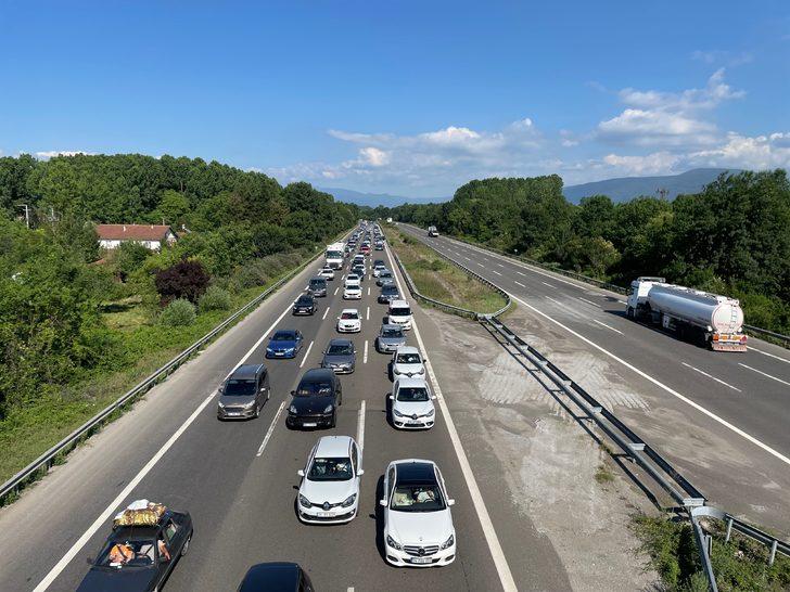 Anadolu Otoyolu'nda tatil dönüşü yoğunluğu yaşanıyor G5