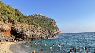 Alanya plajlarında sıcak hava yoğunluğu