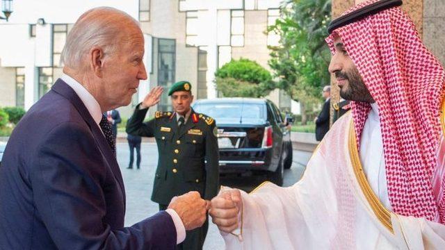 Biden'ın Suudi Arabistan ziyaretini ziyareti tanımlayan çarpıcı fotoğraf