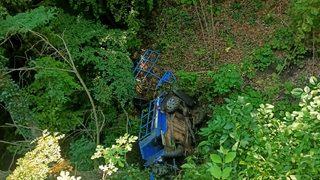 Tokat'ta fındık bahçesine devrilen tarım aracındaki 5 kişi yaralandı