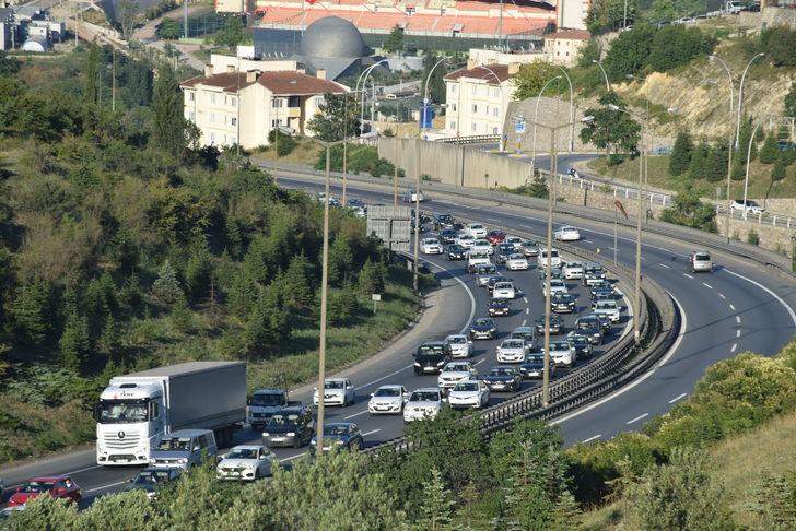 Anadolu Otoyolu'nda tatil dönüşü yoğunluğu G1