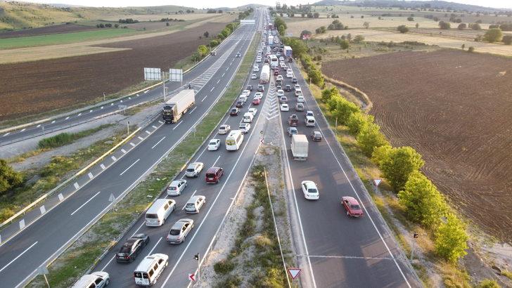 D-100 kara yolunda tatil dönüşü yoğunluğu G1