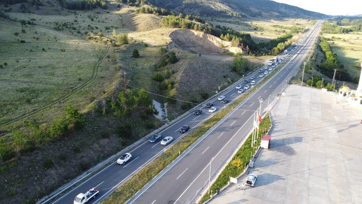Gerede-Karadeniz bağlantı yolunda tatil dönüşü yoğunluk yaşanıyor G3