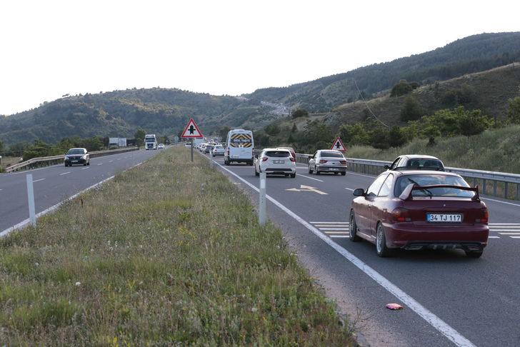 Gerede-Karadeniz bağlantı yolunda tatil dönüşü yoğunluk yaşanıyor G5