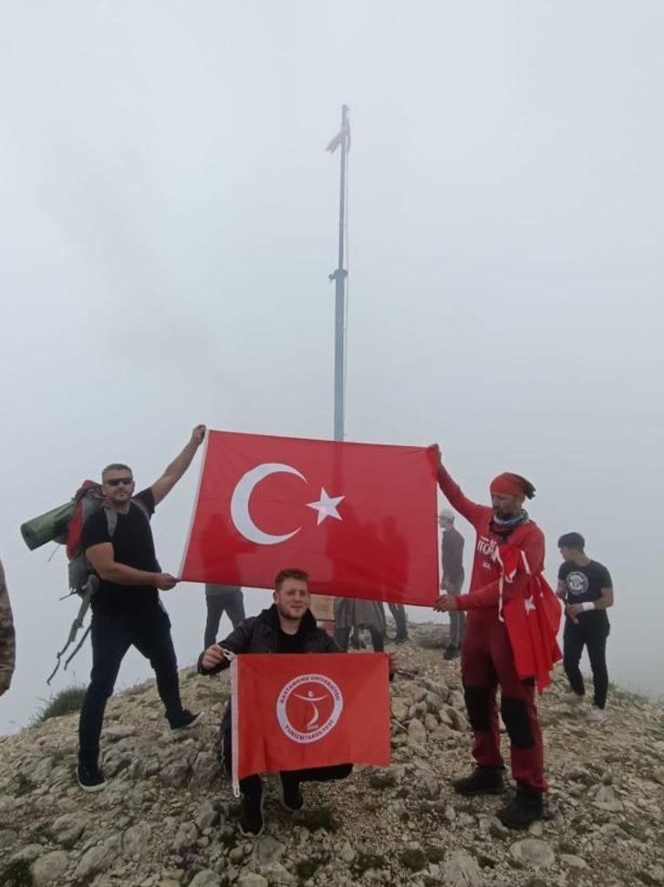 15 Temmuz Şehitleri için Ilgaz Dağı'nın zirvesine tırmandılar G2