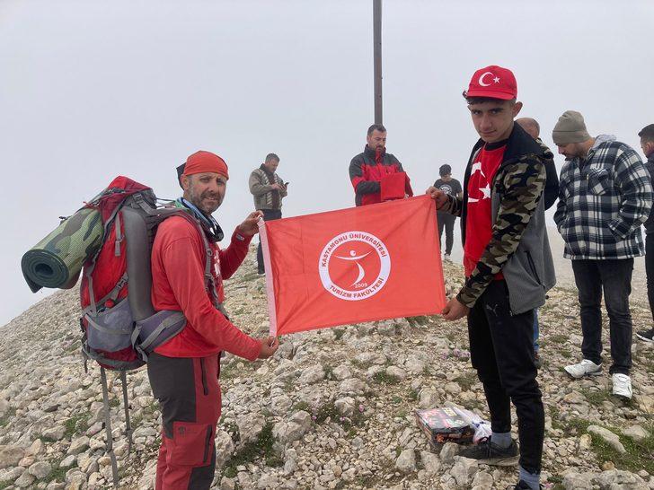 15 Temmuz Şehitleri için Ilgaz Dağı'nın zirvesine tırmandılar G3
