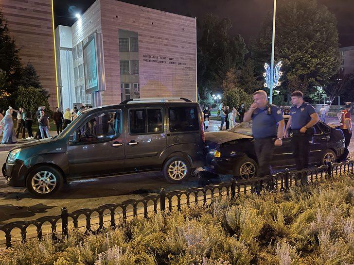 Kayseri'de 4 aracın karıştığı kazada 4 kişi yaralandı G3