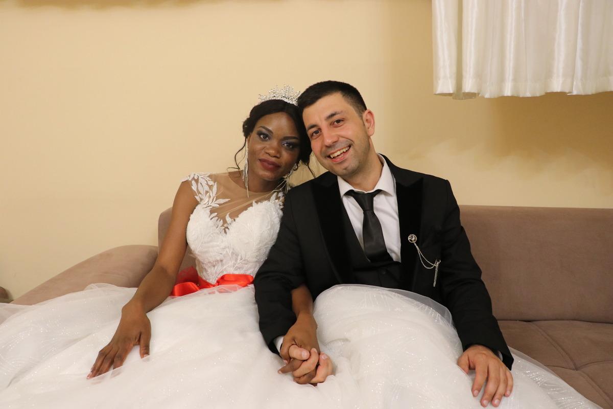 Afrikalı geline Denizli'de d&uuml;ğ&uuml;n