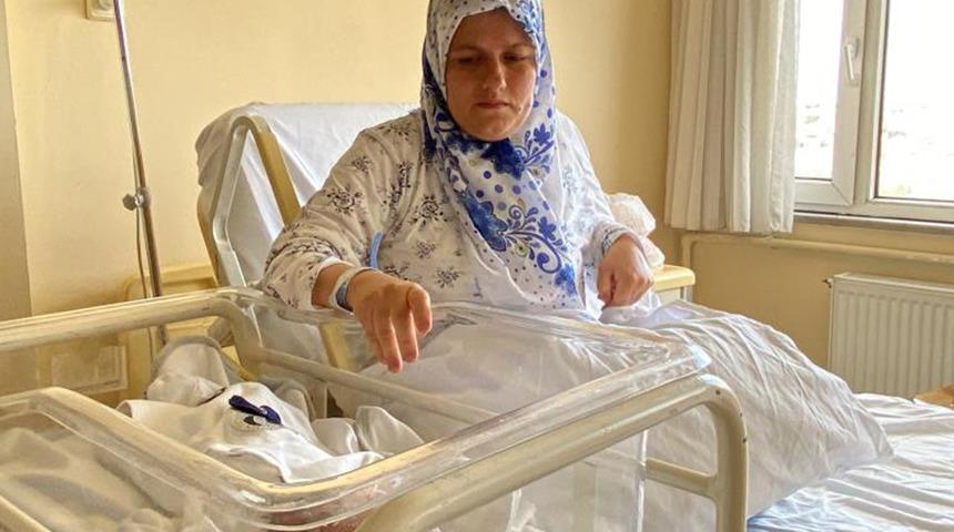 Doktorun 'kalk git' dediği iddiası! Hamile kadın banyoda doğum yaptı, hastaneden açıklama geldi