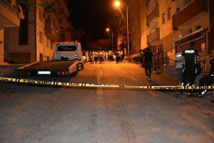 Kırıkkale'de freni boşalan kamyon park halindeki 9 araca çarptı G5