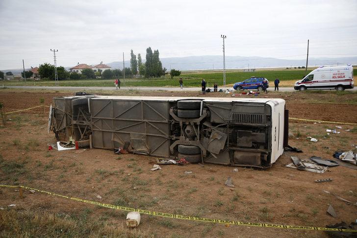 GÜNCELLEME - Kayseri'de şarampole devrilen tur otobüsündeki 30 kişi yaralandı G3