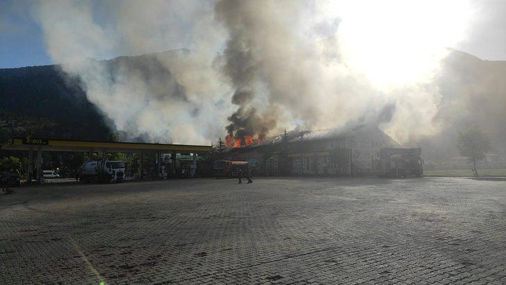 GÜNCELLEME - Konya'da dinlenme tesisinde yangın çıktı G5