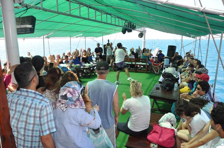 Mersin'de şehit aileleri, gaziler ve polisler için tekne turu düzenlendi G4